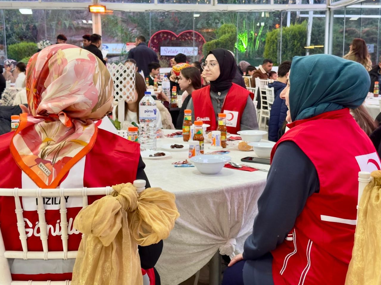 Türk Kızılay’dan, Manisa'da yetimler için özel iftar 5