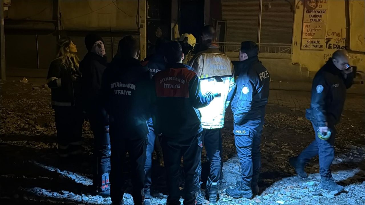 Kolonlarından ses geliyordu: Diyarbakır'da 8 katlı bina tahliye edildi 3