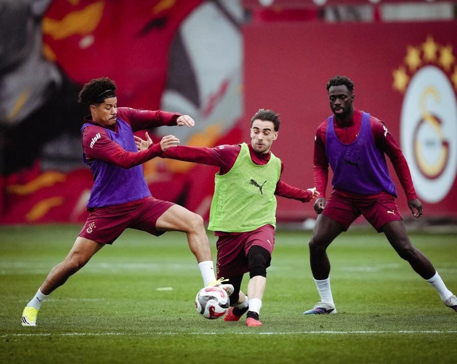 Galatasaray'a Beşiktaş derbisi öncesi 3 yıldızından müjdeli haber! Okan Buruk son kararını verdi 3