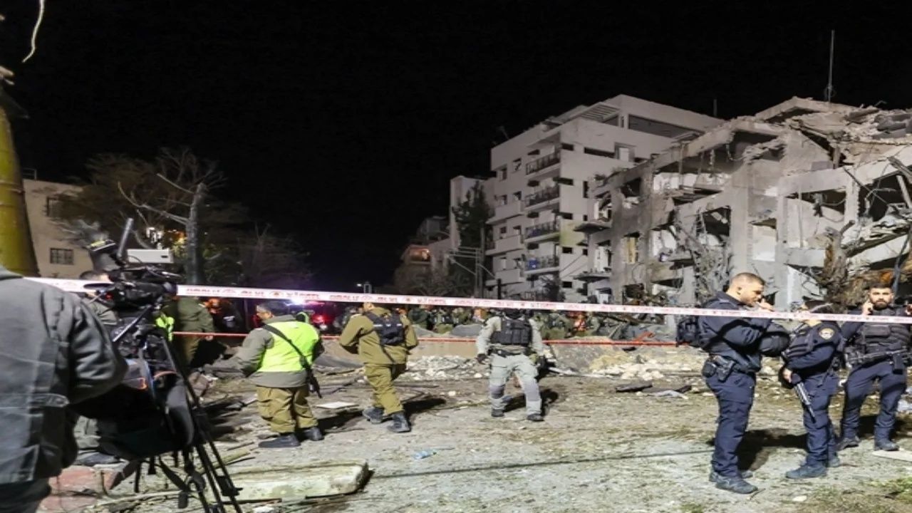 İsrail'de halk telaşta, Netanyahu zorda! Demir Kubbe çöktü, Tel Aviv yerle bir oldu: İşte yıkımın görüntüleri... 4