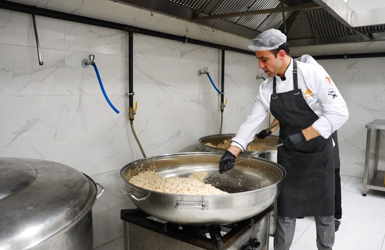 Sultanbeyli’de ramazan dayanışması: İyilik mutfağı kapı kapı hizmet veriyor 4