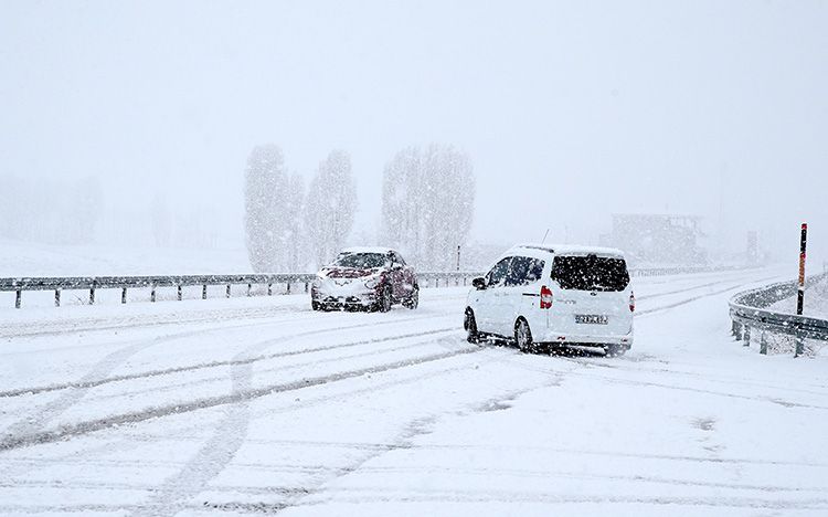 Yarın için uyarı geldi! 17 ilde sağanak, 23 ilde kar yağışı bekleniyor 44