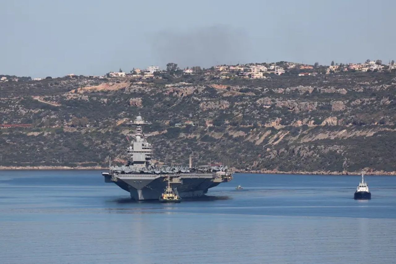 ABD'nin en büyük uçak gemisi Kızıldeniz'de! USS Gerald R. Ford Süveyş'i aştı, bölgede iki uçak gemisiyle dev yığınak oluştu 3