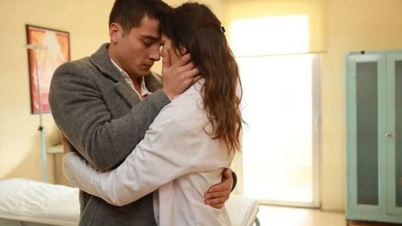 Dilin Döğer ve Atakan Özkaya sevgili mi? Uzak Şehir Kaya ve Zerrin'in aşkı gerçek oldu! "Aşığım..." 2