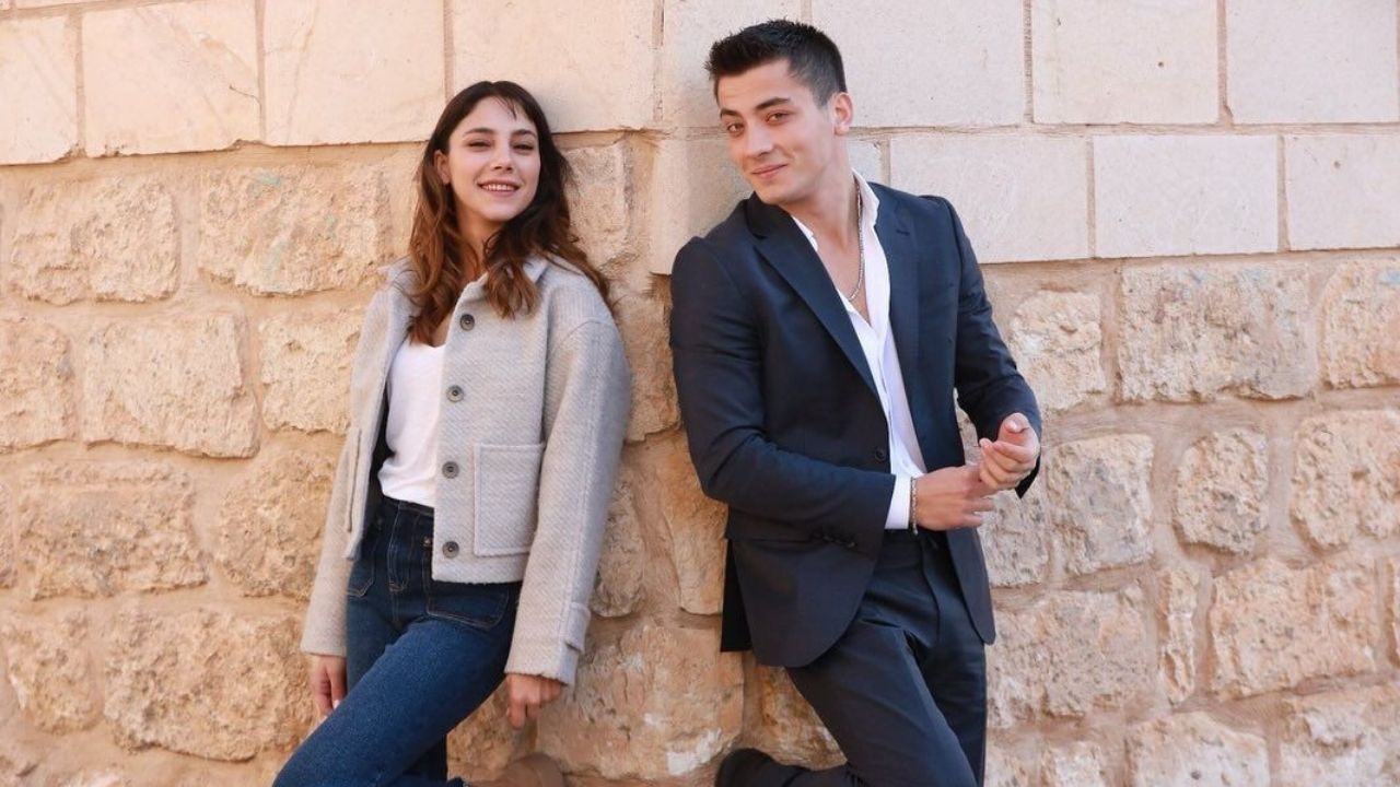 Dilin Döğer ve Atakan Özkaya sevgili mi? Uzak Şehir Kaya ve Zerrin'in aşkı gerçek oldu! "Aşığım..." 4