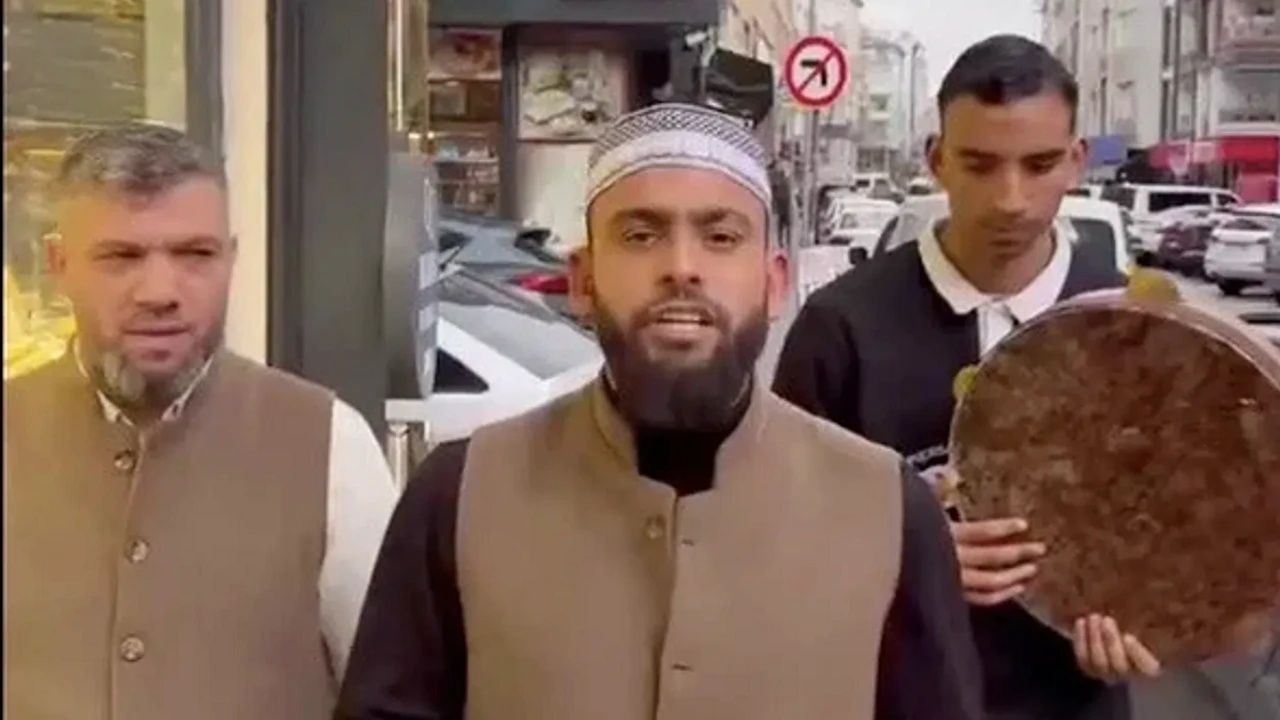 Yardım sofrasına lüks tarife: "Kabe'de Hacılar Hu Der" ilahisiyle tanınan Celal Karatüre'nin iftar programı için istediği ücret dudak uçuklattı 5