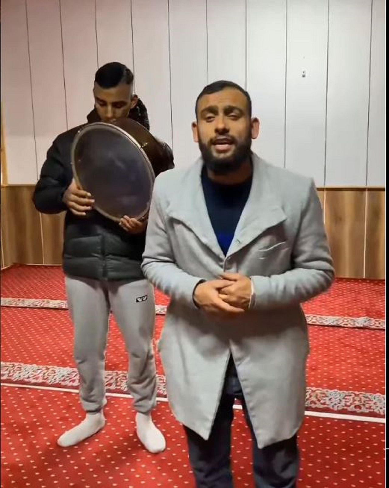 Yardım sofrasına lüks tarife: "Kabe'de Hacılar Hu Der" ilahisiyle tanınan Celal Karatüre'nin iftar programı için istediği ücret dudak uçuklattı 7