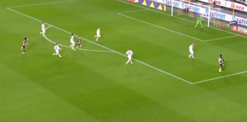 "Matteo Guendouzi ve Ederson kırmızı karttan atılmalıydı! Fenerbahçe'nin 3. golünde ofsayt yok" Trio ekibi maçtaki hakem hatalarını açıkladı 5
