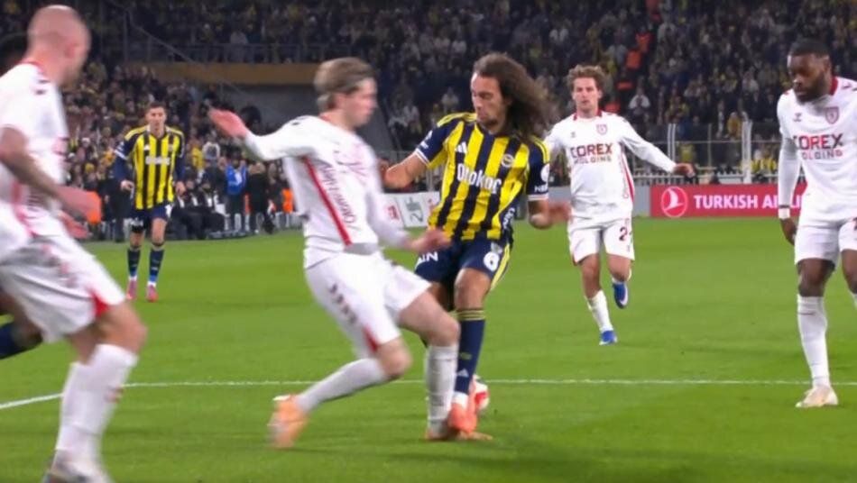 "Matteo Guendouzi ve Ederson kırmızı karttan atılmalıydı! Fenerbahçe'nin 3. golünde ofsayt yok" Trio ekibi maçtaki hakem hatalarını açıkladı 4