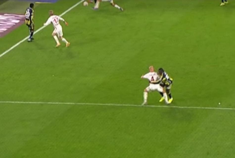 "Matteo Guendouzi ve Ederson kırmızı karttan atılmalıydı! Fenerbahçe'nin 3. golünde ofsayt yok" Trio ekibi maçtaki hakem hatalarını açıkladı 20