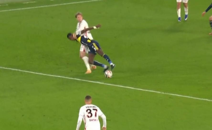 "Matteo Guendouzi ve Ederson kırmızı karttan atılmalıydı! Fenerbahçe'nin 3. golünde ofsayt yok" Trio ekibi maçtaki hakem hatalarını açıkladı 14