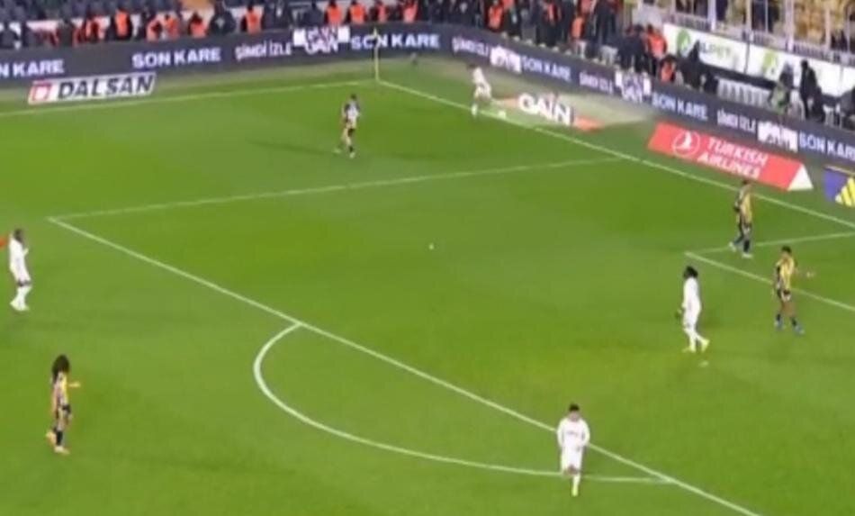 "Matteo Guendouzi ve Ederson kırmızı karttan atılmalıydı! Fenerbahçe'nin 3. golünde ofsayt yok" Trio ekibi maçtaki hakem hatalarını açıkladı 26