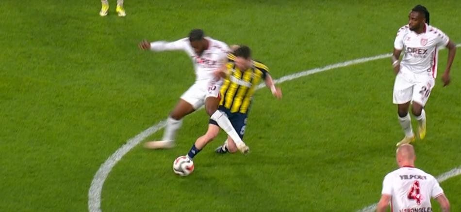 "Matteo Guendouzi ve Ederson kırmızı karttan atılmalıydı! Fenerbahçe'nin 3. golünde ofsayt yok" Trio ekibi maçtaki hakem hatalarını açıkladı 24