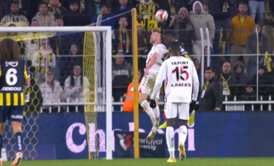 "Matteo Guendouzi ve Ederson kırmızı karttan atılmalıydı! Fenerbahçe'nin 3. golünde ofsayt yok" Trio ekibi maçtaki hakem hatalarını açıkladı 29
