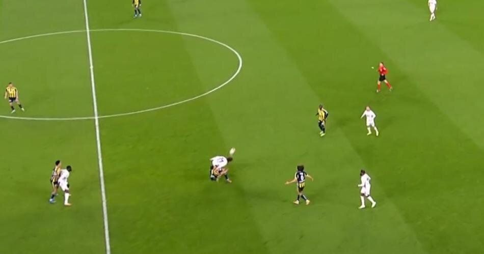 "Matteo Guendouzi ve Ederson kırmızı karttan atılmalıydı! Fenerbahçe'nin 3. golünde ofsayt yok" Trio ekibi maçtaki hakem hatalarını açıkladı 10