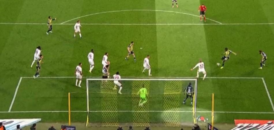 "Matteo Guendouzi ve Ederson kırmızı karttan atılmalıydı! Fenerbahçe'nin 3. golünde ofsayt yok" Trio ekibi maçtaki hakem hatalarını açıkladı 31