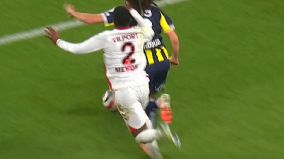 "Matteo Guendouzi ve Ederson kırmızı karttan atılmalıydı! Fenerbahçe'nin 3. golünde ofsayt yok" Trio ekibi maçtaki hakem hatalarını açıkladı 15
