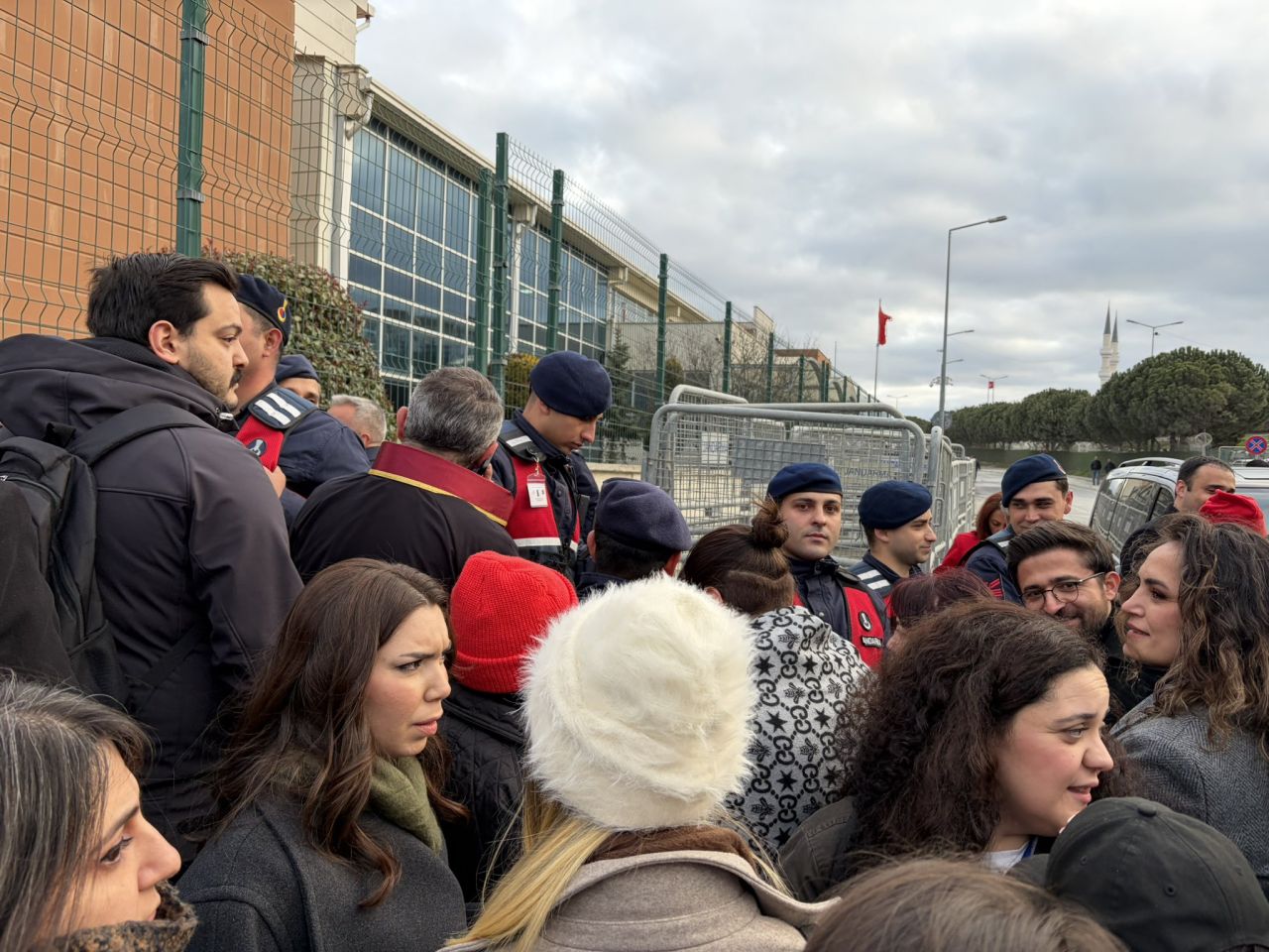 İBB DAVASI SON DAKİKA: İmamoğlu ve 402 sanığın yargılandığı İBB davası sona erdi! İmamoğlu'nun o talebini mahkeme başkanı reddetti! İşte Silivri'den sıcak notlar... 2