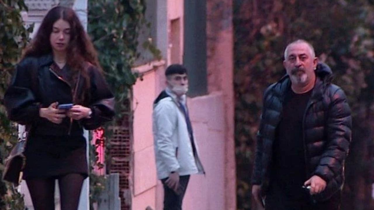 Cem Yılmaz'ın yeni sevgilisi! El ele görüntülendiler! Bakın kimmiş.... 6