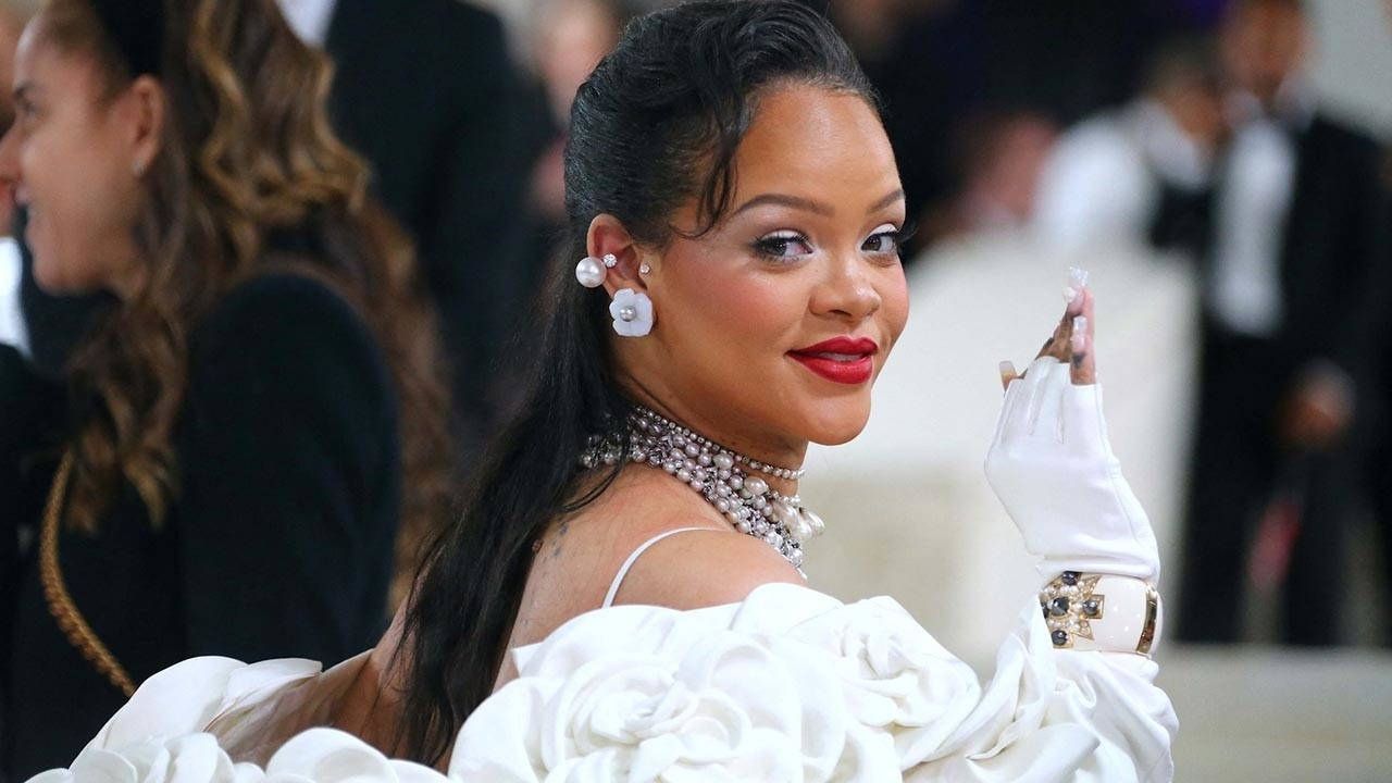 Ünlü pop yıldızı Rihanna'dan korkutan haber! Malikanesine 10 el ateş açıldı... 2