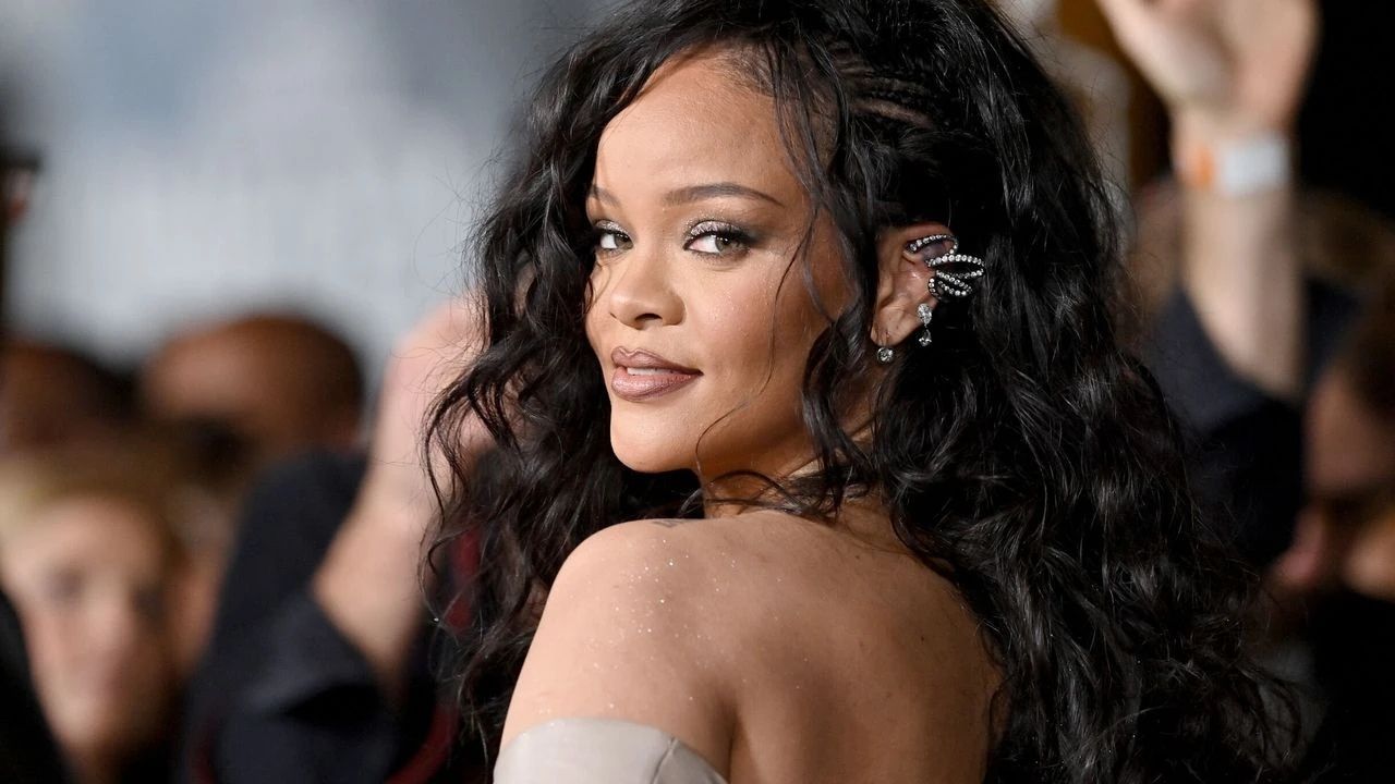Ünlü pop yıldızı Rihanna'dan korkutan haber! Malikanesine 10 el ateş açıldı... 5