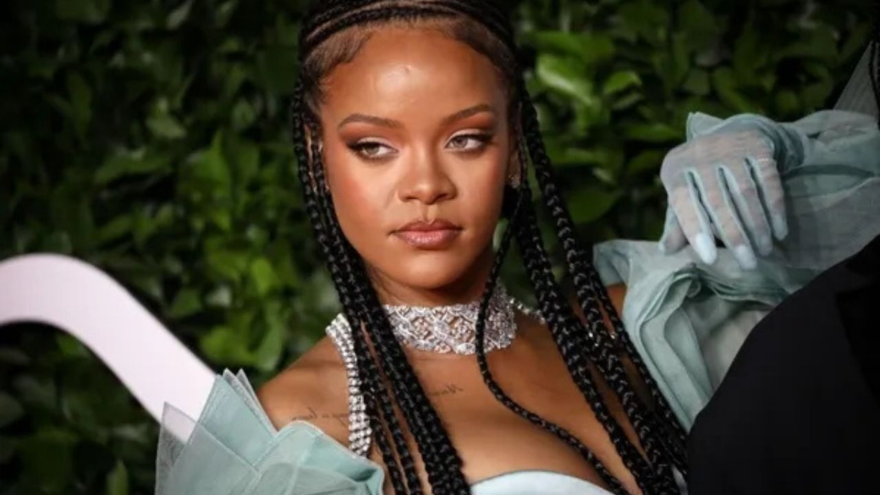 Ünlü pop yıldızı Rihanna'dan korkutan haber! Malikanesine 10 el ateş açıldı... 1