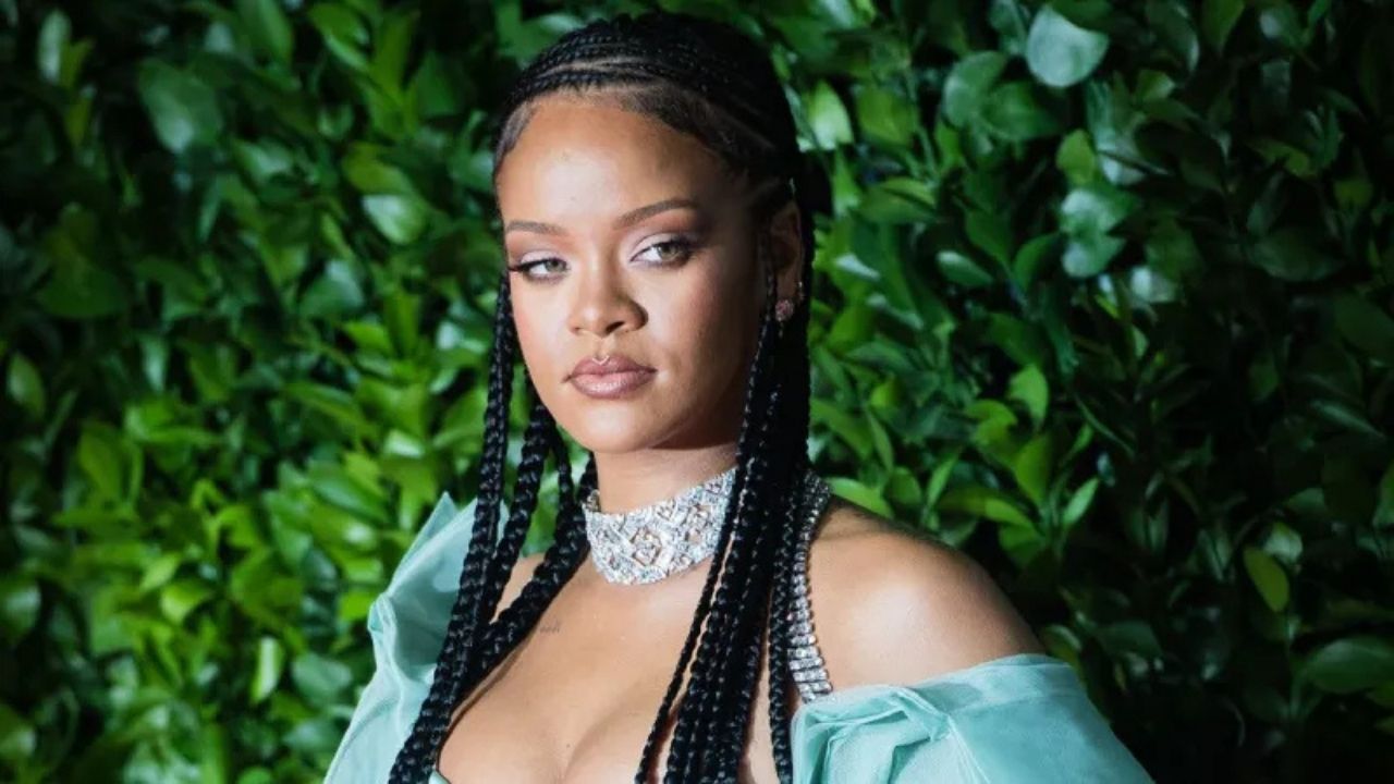 Ünlü pop yıldızı Rihanna'dan korkutan haber! Malikanesine 10 el ateş açıldı... 3