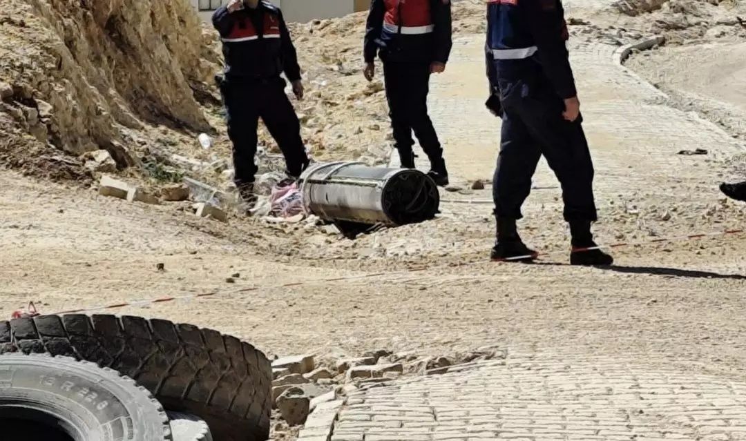 İran'dan bir füze daha... MSB: İran'dan atılan füze imha edildi! Gaziantep'te boş alana düştü... 1