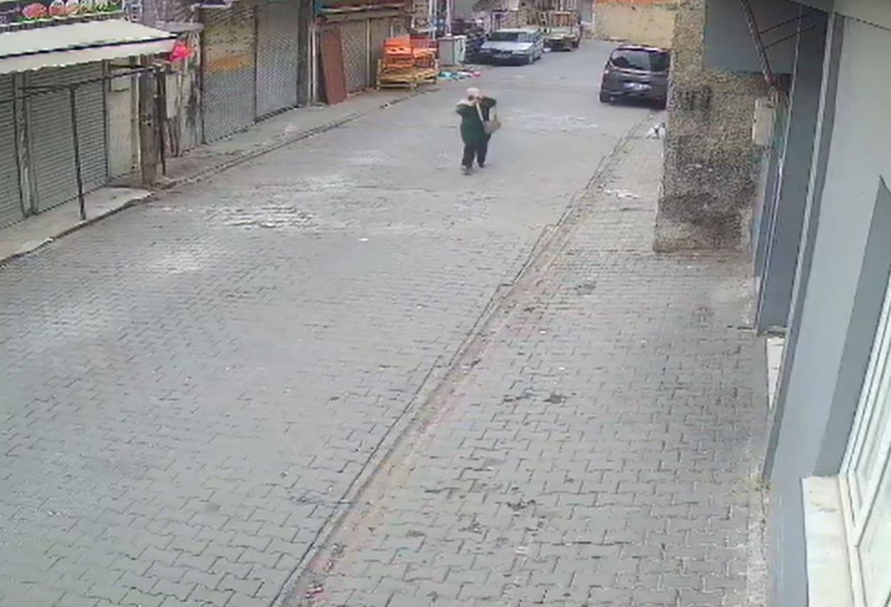 "Hastaneye gidiyorum" diye evden çıktı, geri dönmedi: 4 gündür kayıp olan Hatice nerede? 2