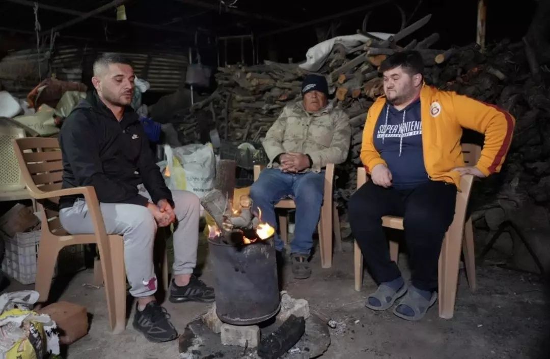 Denizli'de deprem fırtınası: 5.1'lik şokun ardından 150 artçı meydana geldi... Vatandaş geceyi sokakta geçirdi! 2