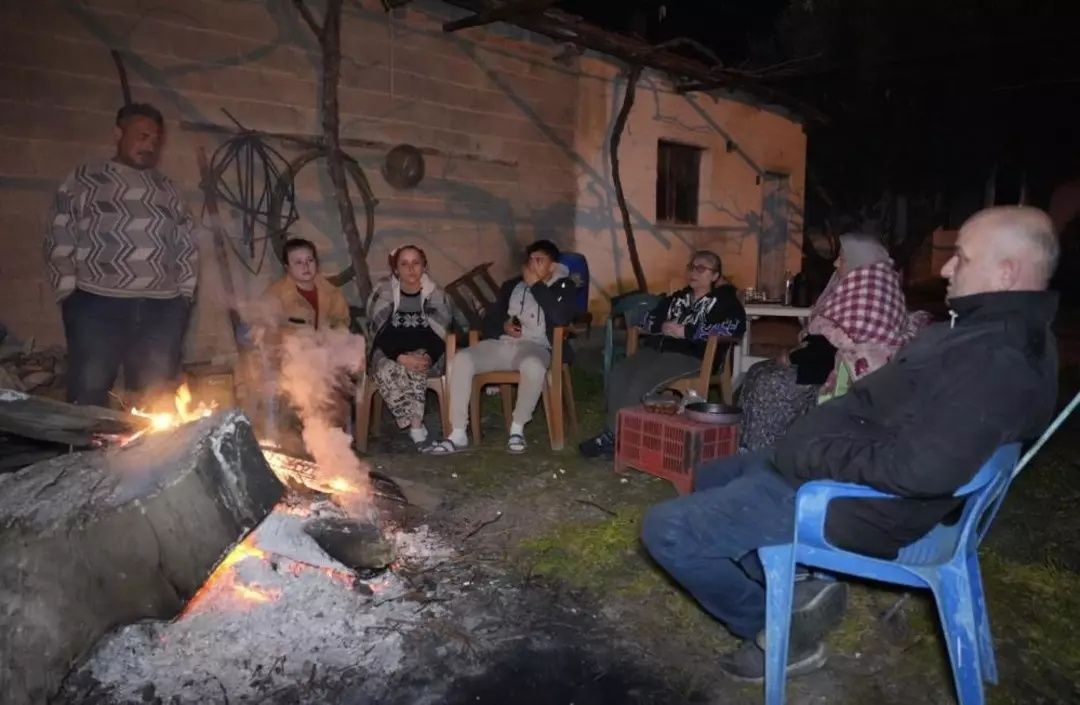 Denizli'de deprem fırtınası: 5.1'lik şokun ardından 150 artçı meydana geldi... Vatandaş geceyi sokakta geçirdi! 7