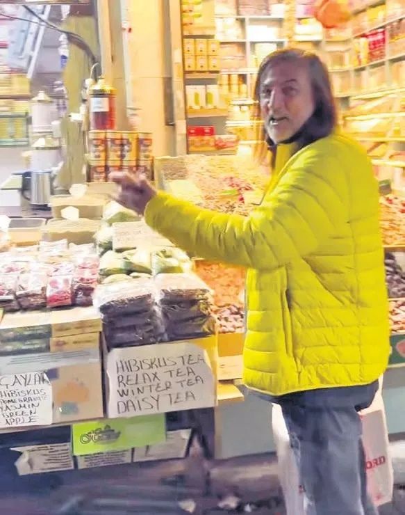 Şarkıcı Çelik'ten anlamlı seferberlik! "Ramazan ayı boyunca sahne gelirlerim depremzedelerin bakkal ve eczane borçlarına gidecek" 3