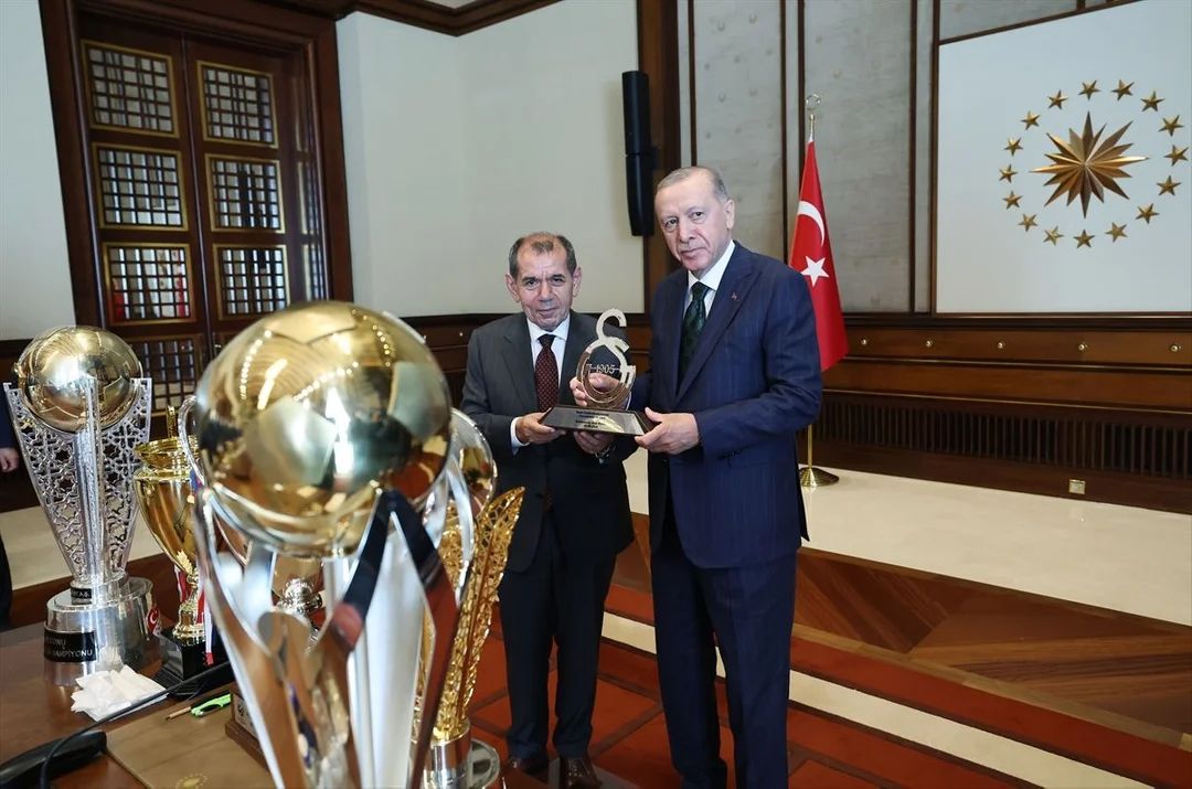 Dursun Özbek'in futbolculuk yılları! Cumhurbaşkanı Erdoğan ile aynı sahayı paylaşmış 8
