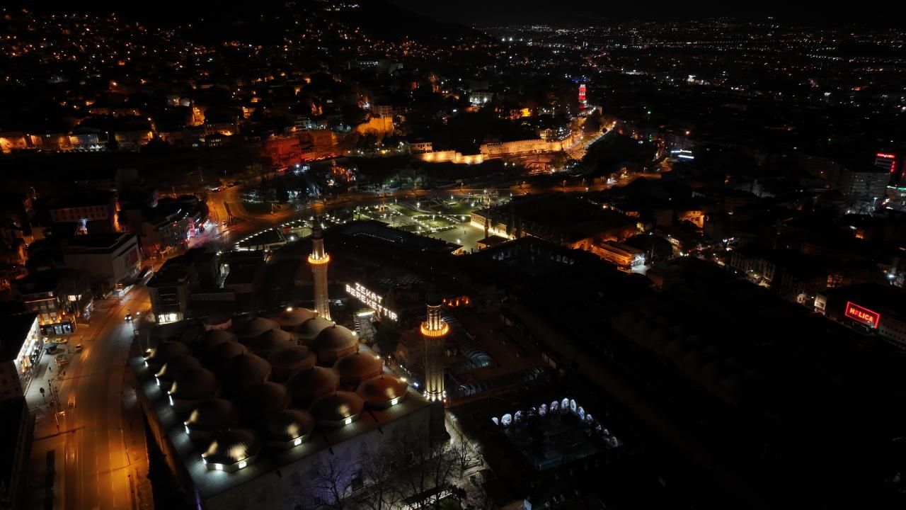 400 yıllık gelenek Ulu Cami’yi aydınlattı 1
