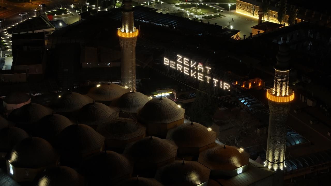 400 yıllık gelenek Ulu Cami’yi aydınlattı 2