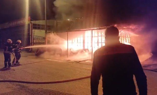 Çorum'da lastikçi dükkanında kundaklama! 4