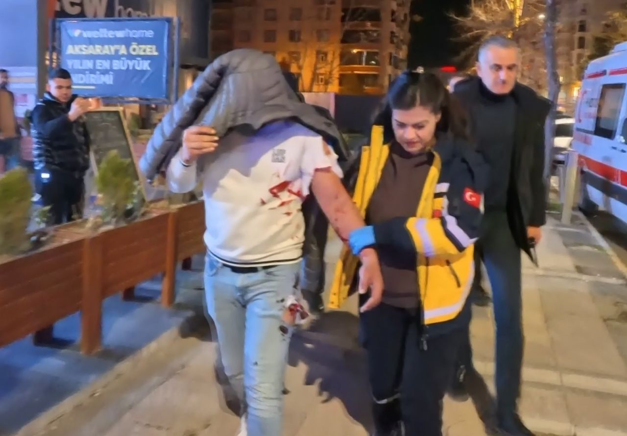 Kafede dehşete düşüren anlar! Tartışma bıçaklı kavgaya dönüştü: 1 yaralı 2