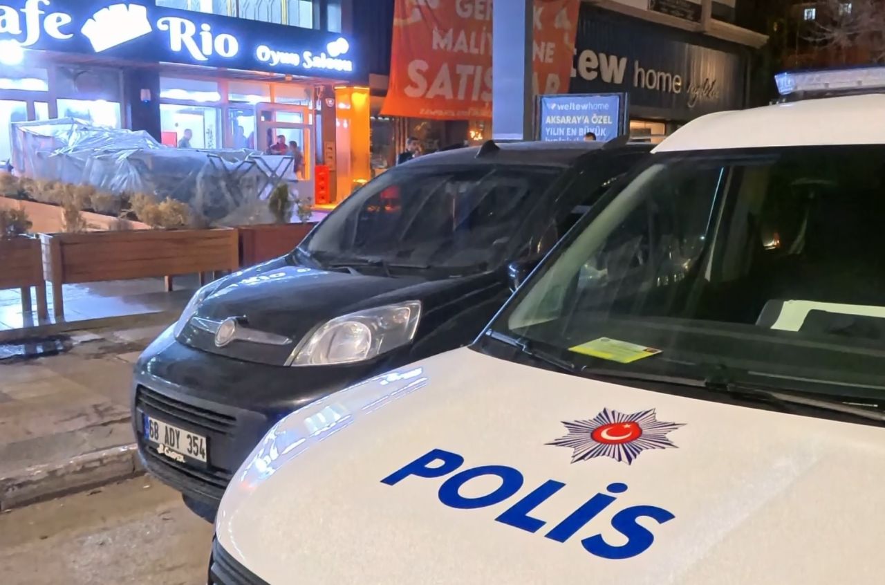 Kafede dehşete düşüren anlar! Tartışma bıçaklı kavgaya dönüştü: 1 yaralı 4