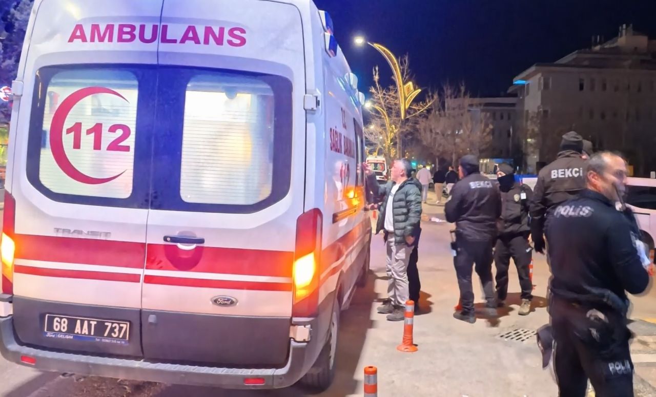 Kafede dehşete düşüren anlar! Tartışma bıçaklı kavgaya dönüştü: 1 yaralı 5