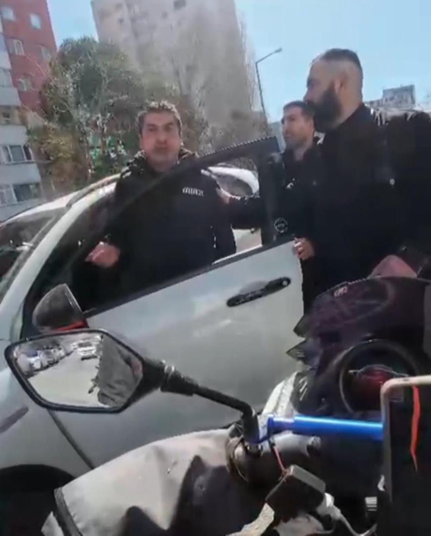 Esenyurt'ta şerit ihlali kavgası: Kuryenin üzerine sopayla yürüdü 3