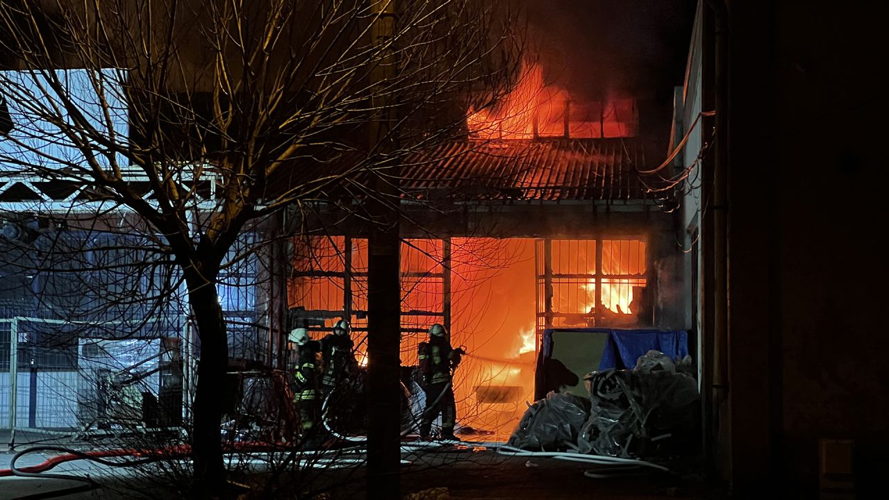 Kayseri’de mobilya atölyesinde yangın 6