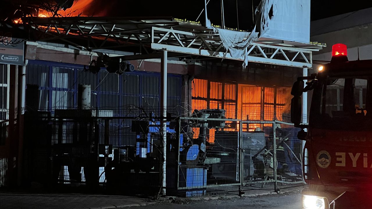 Kayseri’de mobilya atölyesinde yangın 5