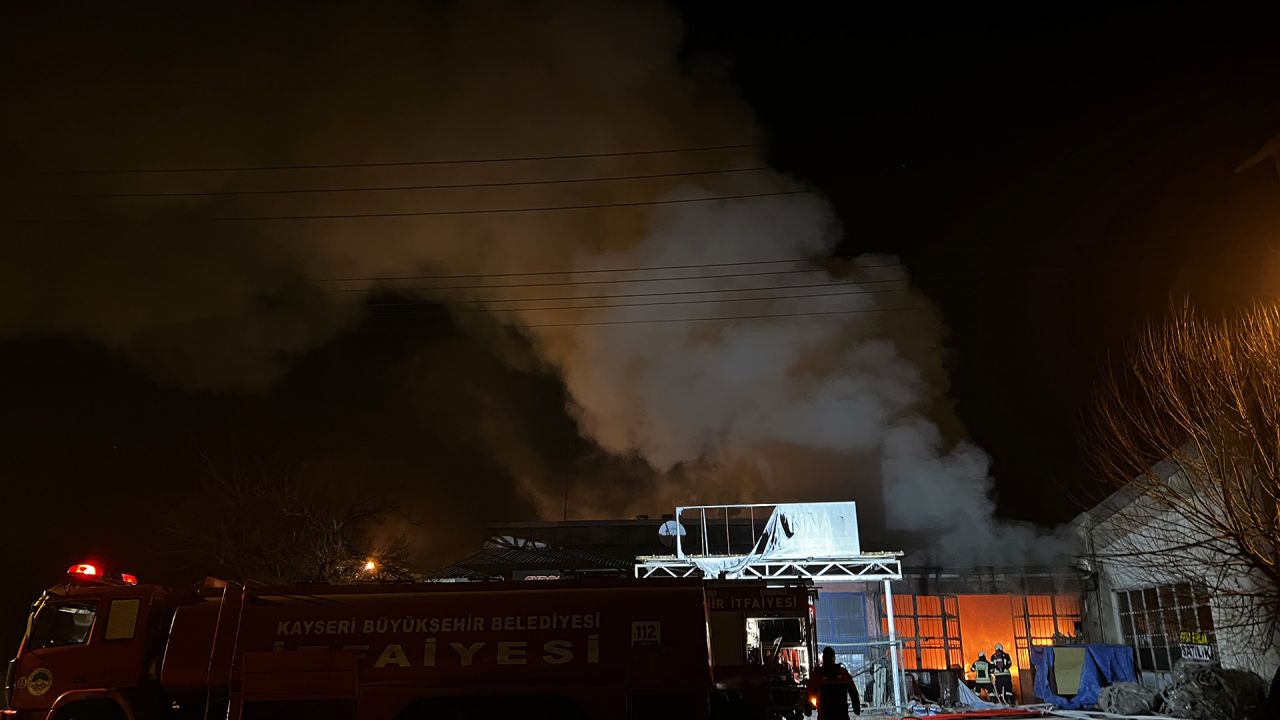 Kayseri’de mobilya atölyesinde yangın 3