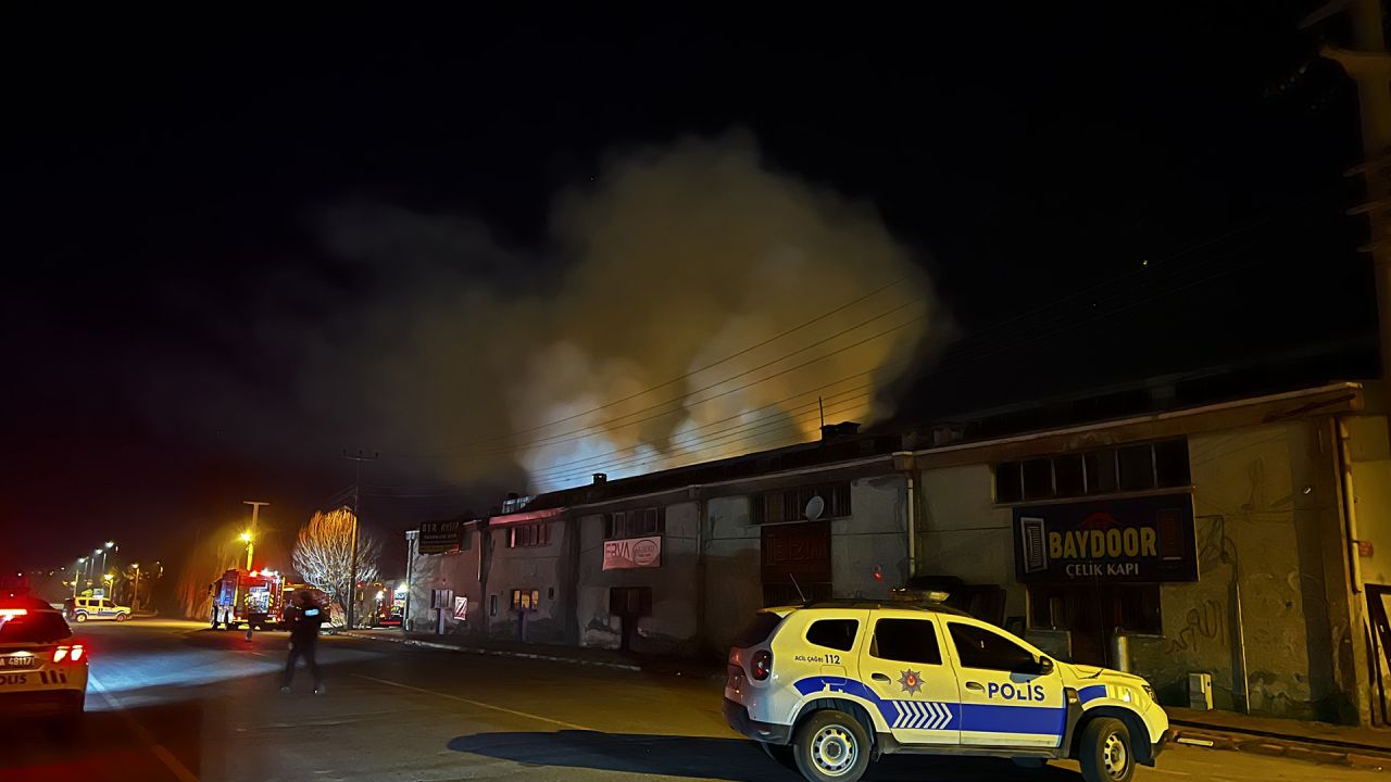 Kayseri’de mobilya atölyesinde yangın 2