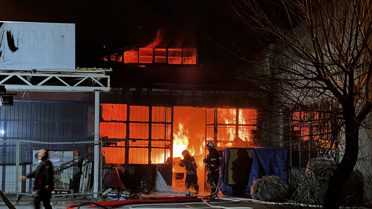 Kayseri’de mobilya atölyesinde yangın 1