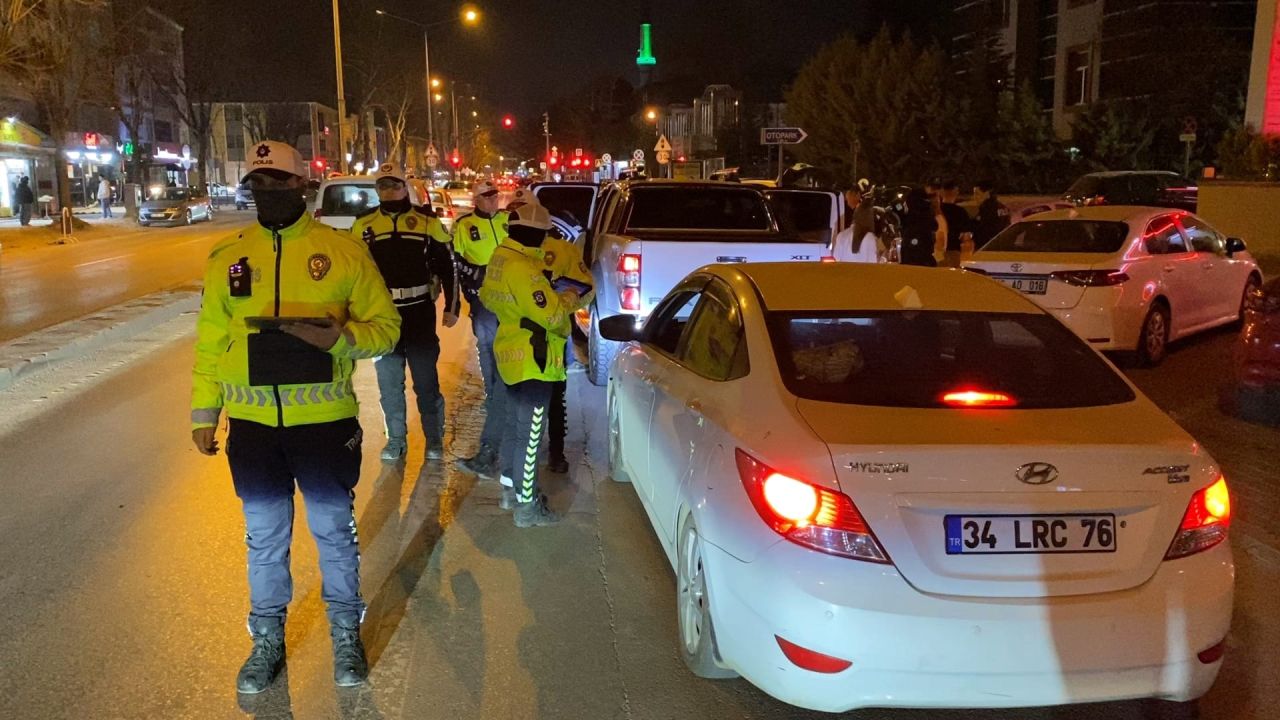 Bursa'da trafik denetlemesi: 25 sürücüye 448 bin TL ceza 1
