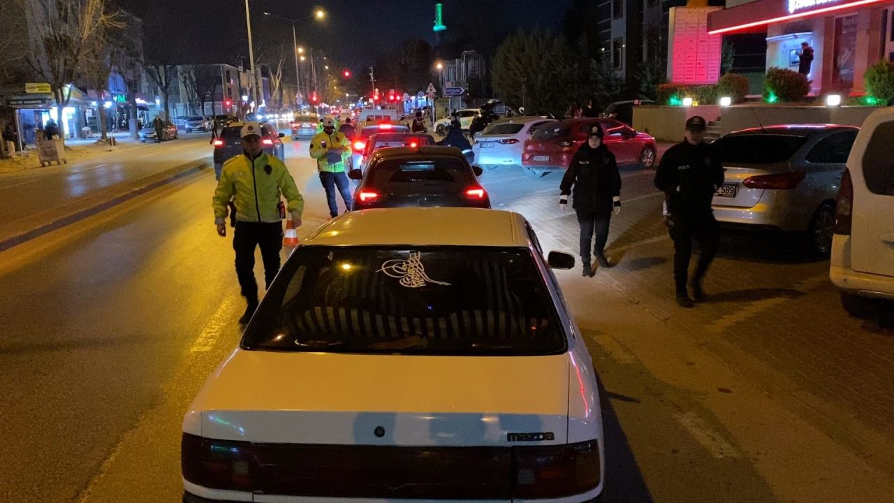 Bursa'da trafik denetlemesi: 25 sürücüye 448 bin TL ceza 4