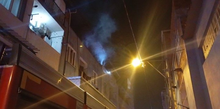 Bursa'da apartmanın çatı katında yangın 3