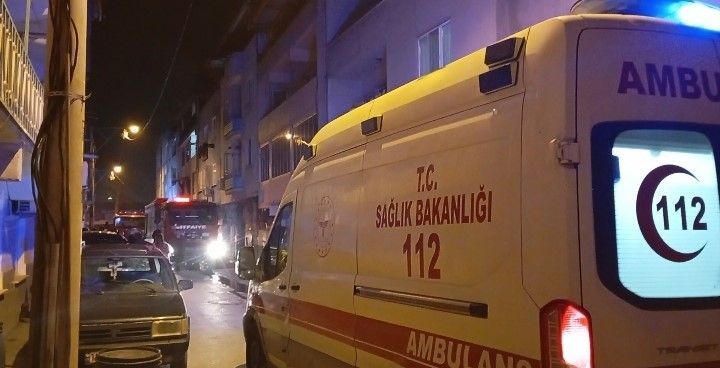 Bursa'da apartmanın çatı katında yangın 4