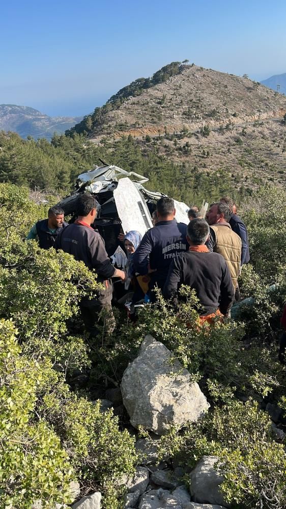Katliam gibi kaza! İşçi servisi uçuruma yuvarlandı: Çok sayıda ölü ve yaralı var 2
